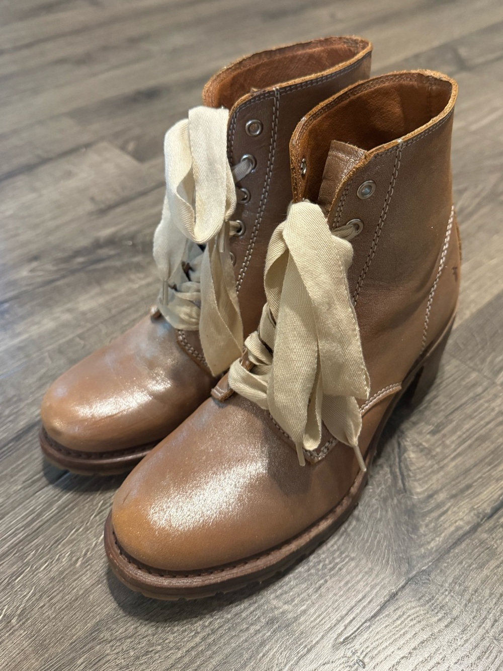 Frye - Picture 2 of 7